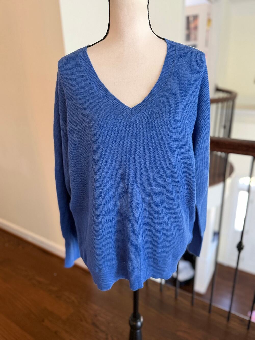 Tahari Cobalt Blue Waffle Knit Merino Wool Crewneck Long Sleeve Sweater